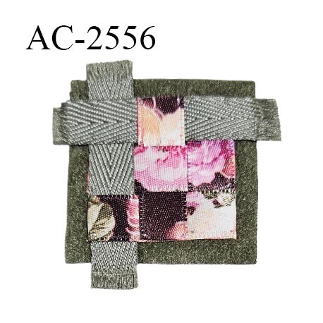 Décor ornement textile 40 mm haut de gamme carré façon daim avec rubans chevrons et rubans satin motifs fleurs