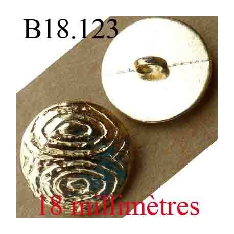 bouton 18 mm couleur doré en métal accroche avec un anneau au dos diamètre 18 mm