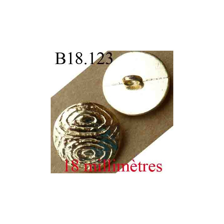 bouton 18 mm couleur doré en métal accroche avec un anneau au dos diamètre 18 mm