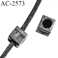 Perle cube en métal couleur bronze noir vieilli avec motif libellule Brocéliande largeur 6 mm hauteur 6 mm pour cordon de 3 mm