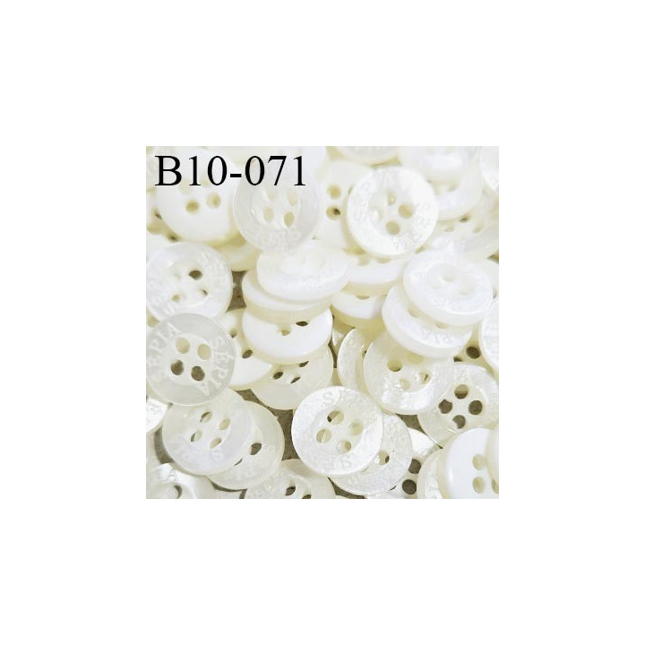 Bouton 10 mm écru nacré avec inscription SEPIA 4 trous diamètre 10 mm épaisseur 2.5 mm prix à la pièce