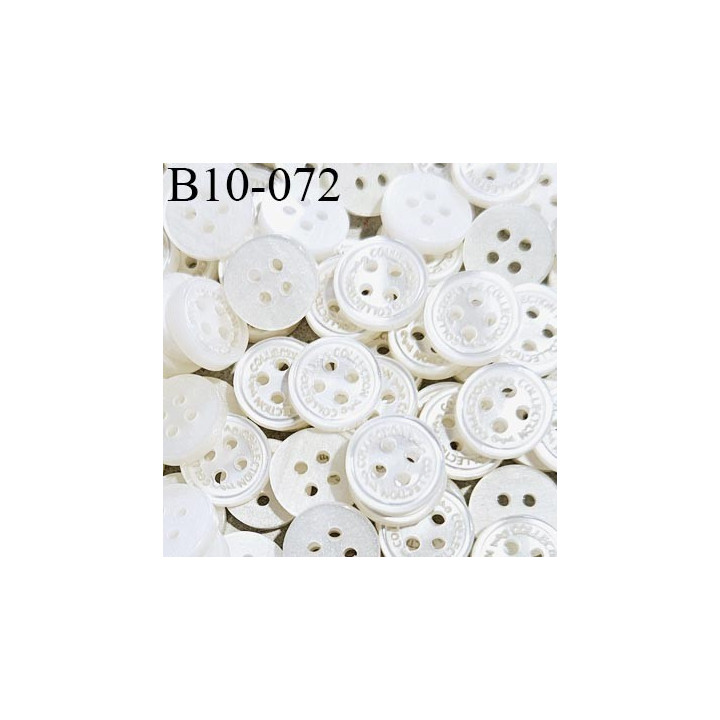 Bouton 10 mm écru nacré avec inscription COLLECTION 4 trous diamètre 10 mm épaisseur 2.5 mm prix à la pièce