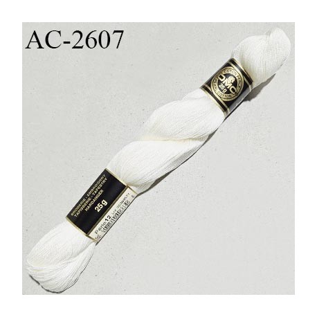 Echevette de coton perlé DMC 100% coton n°12 couleur naturel ivoire prix pour une échevette de 25 g soit environ 300 mètres