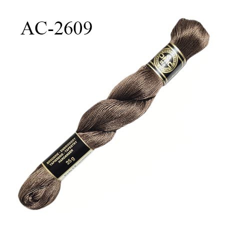 Echevette de coton perlé DMC 100% coton n°12 couleur marron brun prix pour une échevette de 25 g soit environ 300 mètres