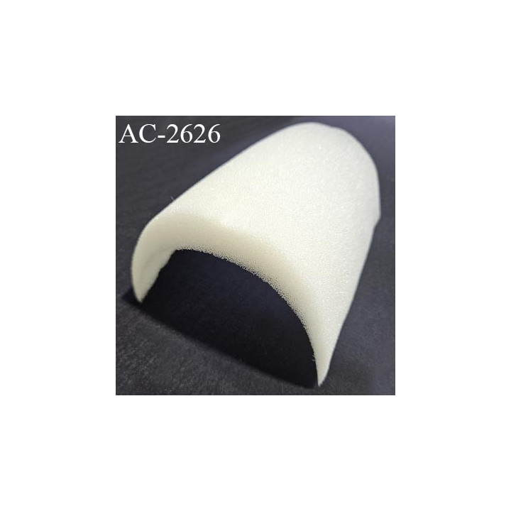 Epaulette mousse largeur dépliée 18 cm longueur 12 cm épaisseur de 2 cm sur un bord puis 1 mm à l'opposé couleur naturel