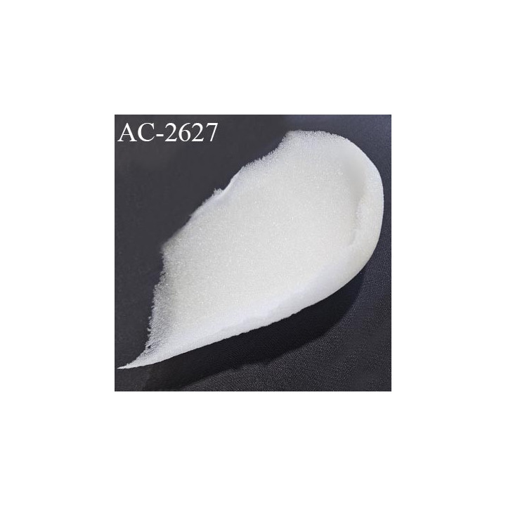 Epaulette mousse largeur dépliée 14 cm longueur 18 cm épaisseur de 1.2 cm sur un bord puis 1 mm à l'opposé couleur naturel