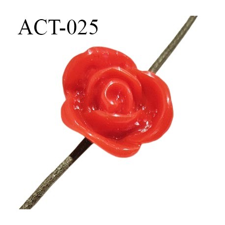 Décor accessoire perle fleur couleur rouge en forme de rose avec passage pour un cordon de 1 mm prix à la pièce