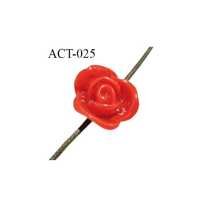 Décor accessoire perle fleur couleur rouge en forme de rose avec passage pour un cordon de 1 mm prix à la pièce