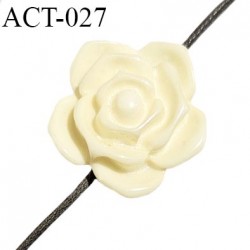 Décor accessoire perle fleur couleur écru tirant sur le jaune pâle en forme de rose diamètre 20 mm
