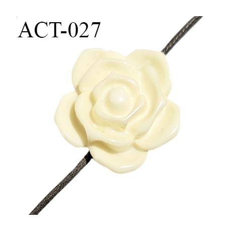 Décor accessoire perle fleur couleur écru tirant sur le jaune pâle en forme de rose diamètre 20 mm
