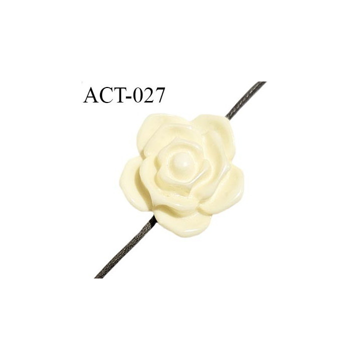Décor accessoire perle fleur couleur écru tirant sur le jaune pâle en forme de rose diamètre 20 mm