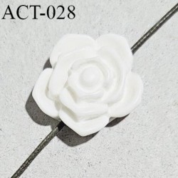 Décor accessoire perle fleur couleur blanc naturel en forme de rose diamètre 20 mm avec passage pour un cordon de 1 mm
