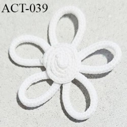 Décor ornement lingerie et autres en forme de fleur couleur blanc diamètre 25 mm prix à la pièce