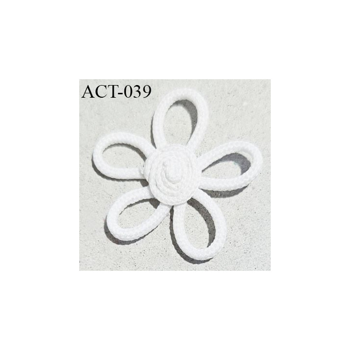 Décor ornement lingerie et autres en forme de fleur couleur blanc diamètre 25 mm prix à la pièce