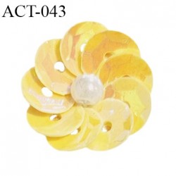 Décor ornement lingerie et autres en forme de fleur en sequins couleur jaune diamètre 11 mm prix à la pièce