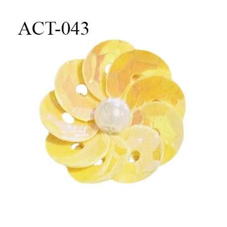 Décor ornement lingerie et autres en forme de fleur en sequins couleur jaune diamètre 11 mm prix à la pièce