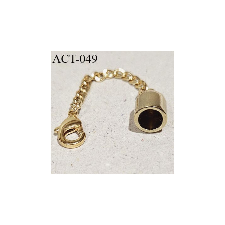 Attache pompon 6 mm de diamètre intérieur couleur or avec fermoir en métal et chainette prix à la pièce