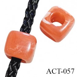 Décor accessoire perle carré diamètre 10 mm couleur corail avec passage pour un cordon de 4 mm prix à la pièce