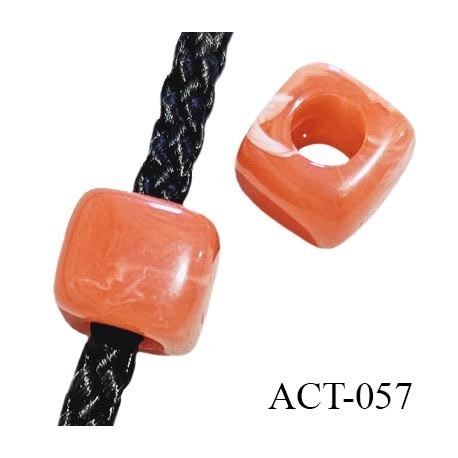 Décor accessoire perle carré diamètre 10 mm couleur corail avec passage pour un cordon de 4 mm prix à la pièce