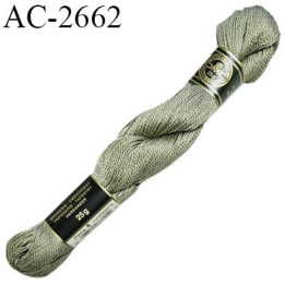 Echevette de coton perlé DMC 100% coton n°5 couleur kaki clair prix pour une échevette de 25 g soit environ 112 mètres