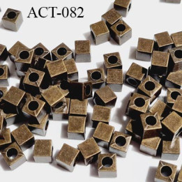 arrêt stop cordon métal couleur laiton forme cube largeur coté 6 mm hauteur 6 mm trou de 3.5 mm passage cordon  prix à la pièce