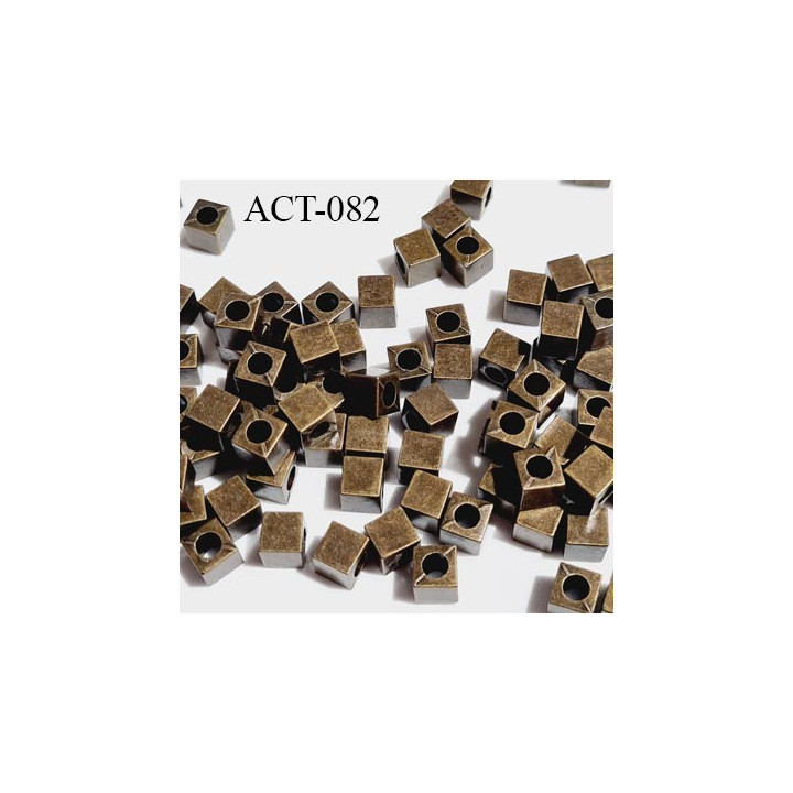 arrêt stop cordon métal couleur laiton forme cube largeur coté 6 mm hauteur 6 mm trou de 3.5 mm passage cordon  prix à la pièce