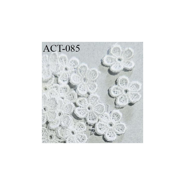 Décor ornement lingerie et autres en forme de fleur couleur naturel diamètre 15 mm prix à la pièce
