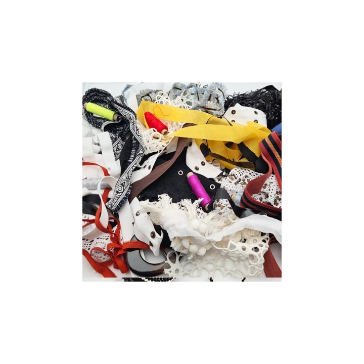 500 grammes de mercerie divers vous achetez ce qu'il y a sur la photo assortiment très sympa chaque lot est différent