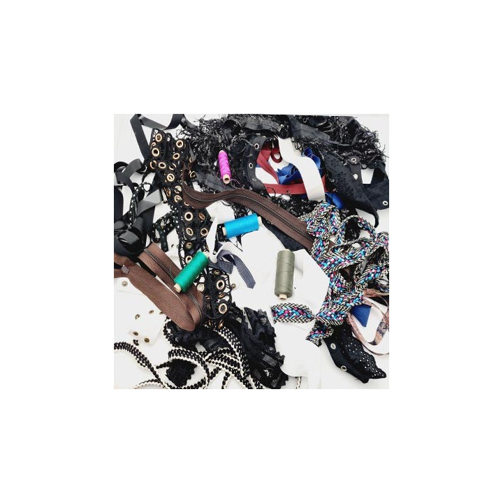 500 grammes de mercerie divers vous achetez ce qu'il y a sur la photo assortiment très sympa chaque lot est différent