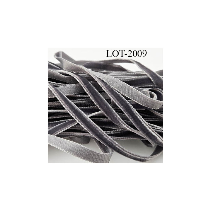 Galon velours  largeur 6 mm couleur gris avec surpiqure en bordure couleur argent très doux  prix au mètre