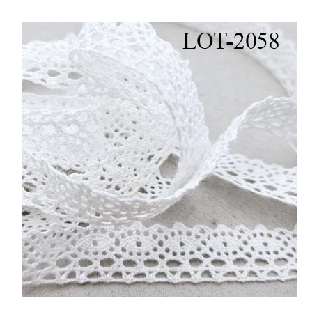Le lot de 10 m de dentelle 20 mm synthétique douce couleur écru largeur 20 mm bobiné en France
