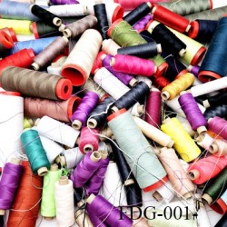 Déstockage 500 Grammes de cônes et de bobine fil polyester 120 couleurs et longueur aléatoire photo non contractuelle