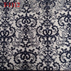 Tissu dentelle brodée couleur bleu marine sur tulle non extensible haut de gamme largeur 135 cm prix pour 10 cm de longueur