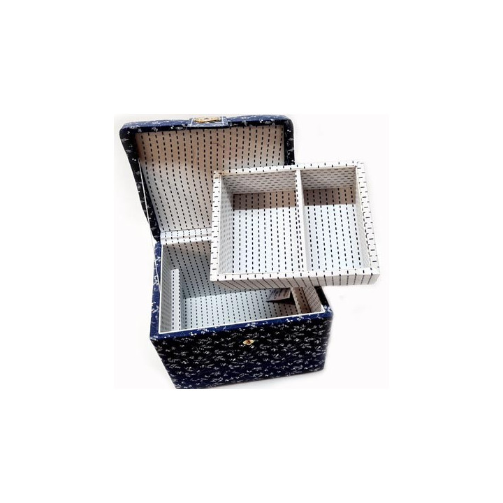 Boite couture DMC en forme de cube  dimension chaque coté 16 cm hauteur 16 cm en bois recouvert de tissu poids 925 grs