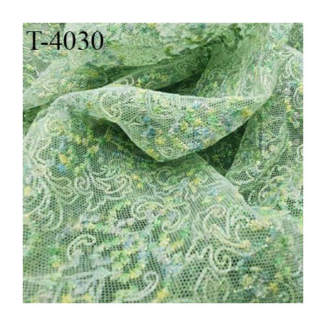 dentelle brodé sur tulle non extensible vert lagon haut gamme largeur 135 cm prix pour 10 cm de long et 135 cm de largeur