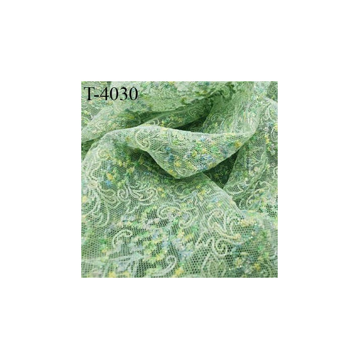 dentelle brodé sur tulle non extensible vert lagon haut gamme largeur 135 cm prix pour 10 cm de long et 135 cm de largeur