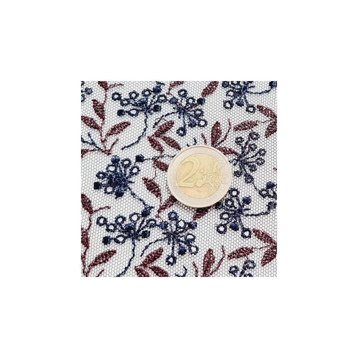 Tissu brodé sur tulle non extensible couleur marine haut gamme largeur 135 cm prix pour 10 cm de long et 135 cm de largeur