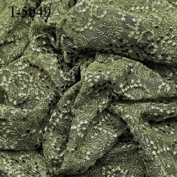 Dentelle brodé sur tulle couleur vert olive très haut de gamme largeur 135 cm prix pour 10 centimètres