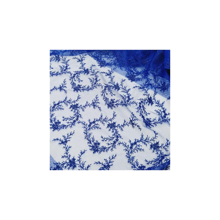 Dentelle brodé  sur tulle non extensible  couleur bleu lumineux  très haut de gamme largeur 135 cm  prix pour 1 mètre