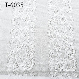 dentelle brodé sur tulle non extensible vert lagon haut gamme largeur 135 cm prix pour 10 cm de long et 135 cm de largeur