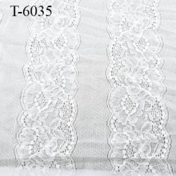 dentelle brodé sur tulle non extensible vert lagon haut gamme largeur 135 cm prix pour 10 cm de long et 135 cm de largeur