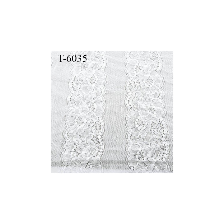 dentelle brodé sur tulle non extensible vert lagon haut gamme largeur 135 cm prix pour 10 cm de long et 135 cm de largeur