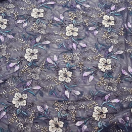 Dentelle brodé  sur tulle non extensible bleu marine avec des fleurs très haut de gamme largeur 140 cm  prix pour 1 mètre