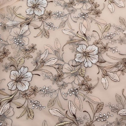 Dentelle brodé  sur tulle non extensible couleur beige avec des fleurs très haut de gamme largeur 140 cm  prix pour 1 mètre