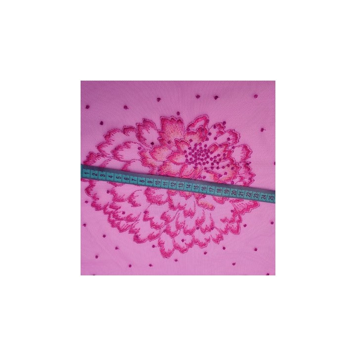 Dentelle brodé sur tulle extensible sur la longueur fuchsia à fleurs très haut de gamme largeur 140 cm  prix pour 1 mètre