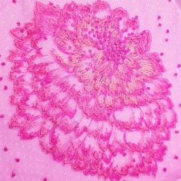 Dentelle brodé sur tulle extensible sur la longueur fuchsia à fleurs très haut de gamme largeur 140 cm  prix pour 1 mètre