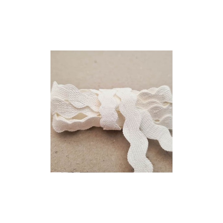 Le lot de 10 mètres d'élastique 12 mm  lingerie et autres haut  gamme couleur écru  allongement  + 25 %