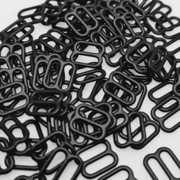 Le lot de 100 réglette lingerie  noir, métal plastifié .largeur intérieur 9 mm extérieur 12.2 mm Tarif dégressif par quantité