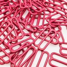 Le lot de 50 réglettes couleur rouge lingerie  ,largeur intérieur 18 mm extérieur 21.2 mm Tarif dégressif par quantité