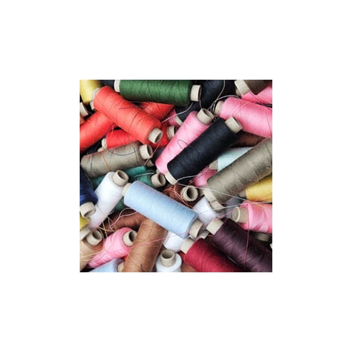 Lot de 10 bobines de 1000 m  fil mousse polyester n° 110 dix couleurs aléatoires  bobiné en France photo non contractuel